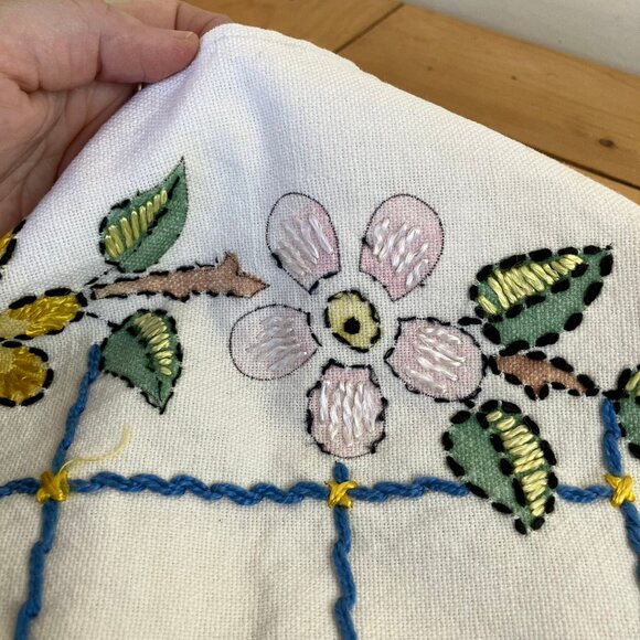 Hand Embroidered Flower Swag Table Runner Vintage Cotton w/ Fringe Ends 15x46" - Picture 4 of 9